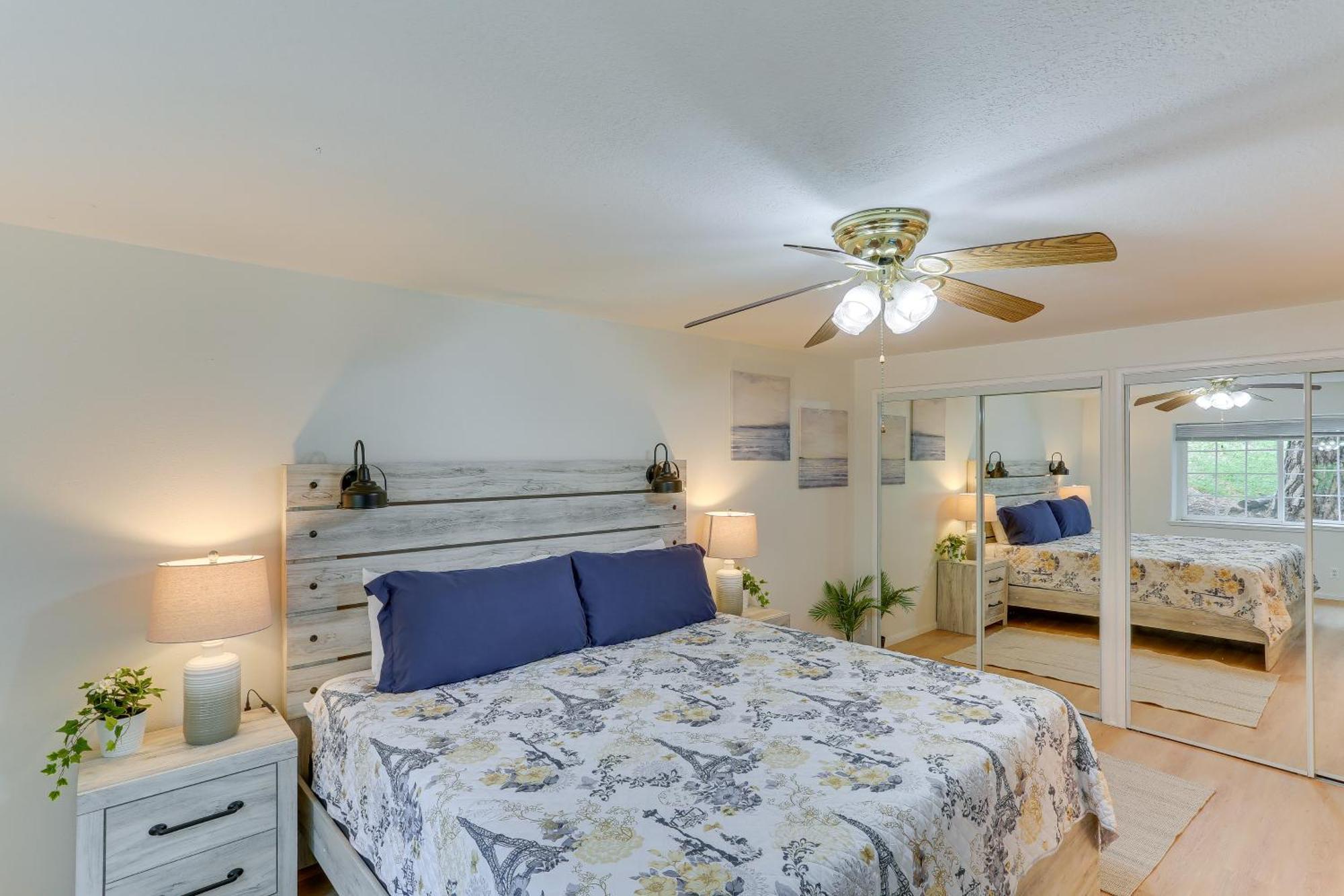 With Private Hot Tub Steps To Lake! Crestline