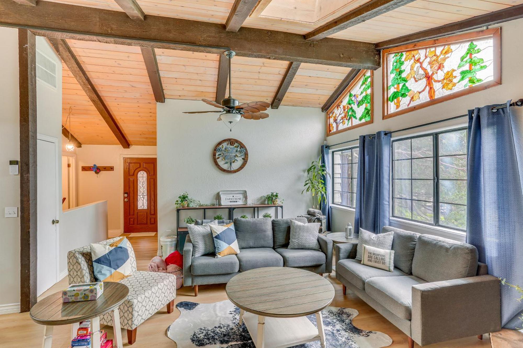 Holiday home With Private Hot Tub Steps To Lake! Crestline