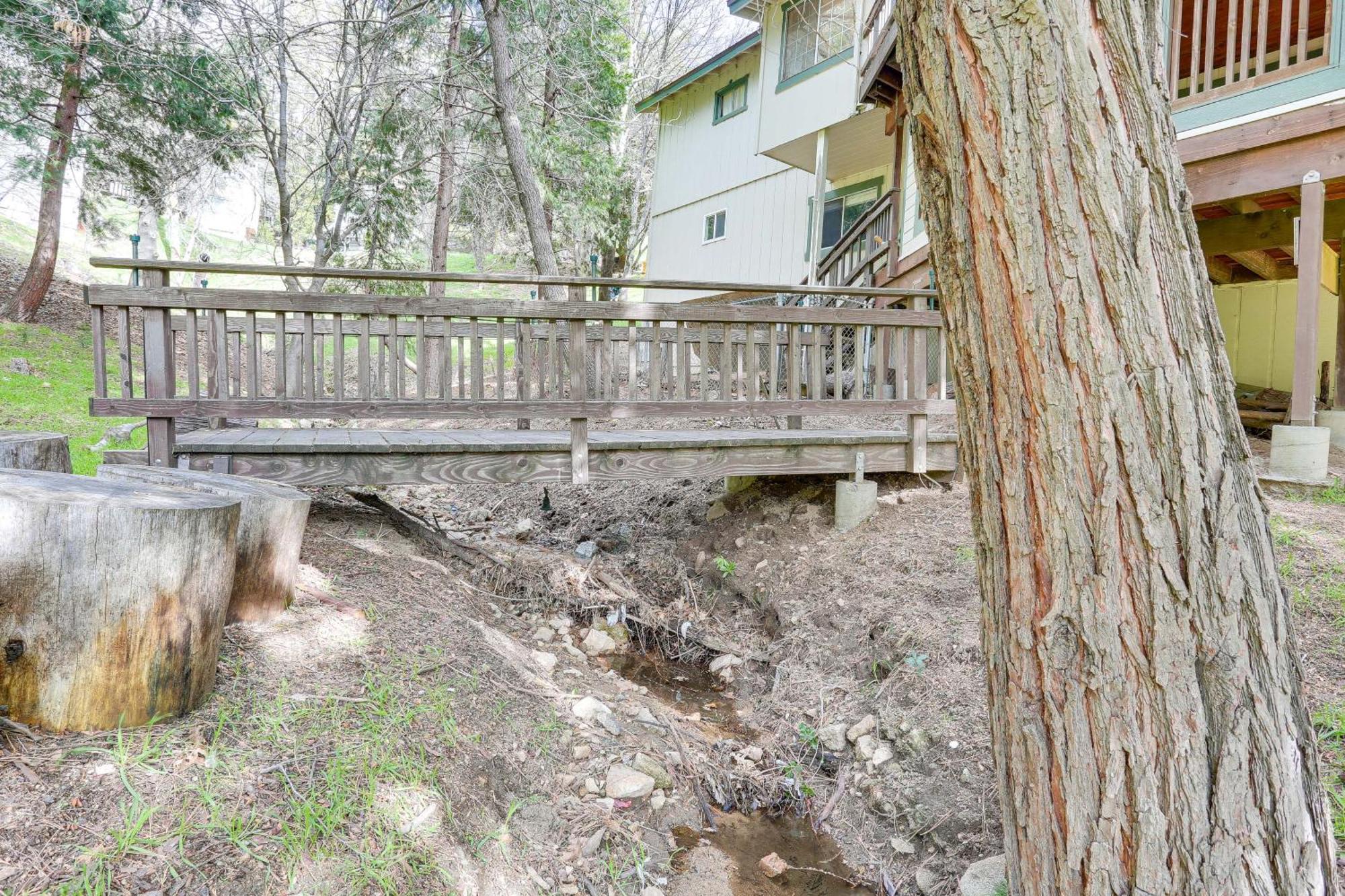 Holiday home With Private Hot Tub Steps To Lake!